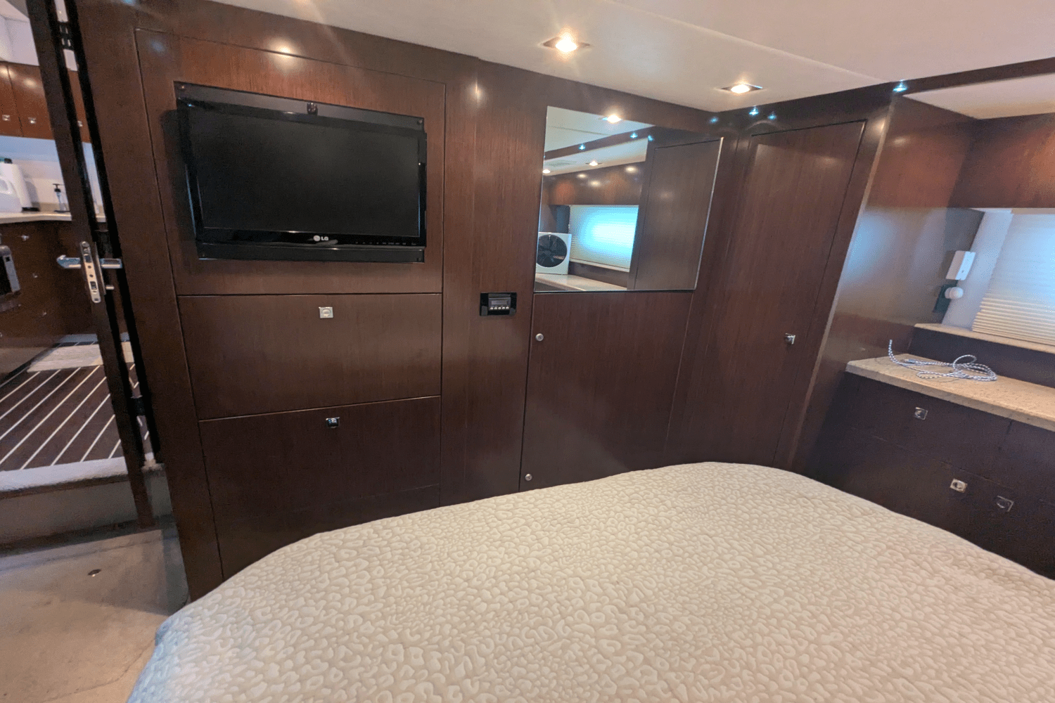 2013 Cruisers Yachts CANTIUS 48 Image Thumbnail #44