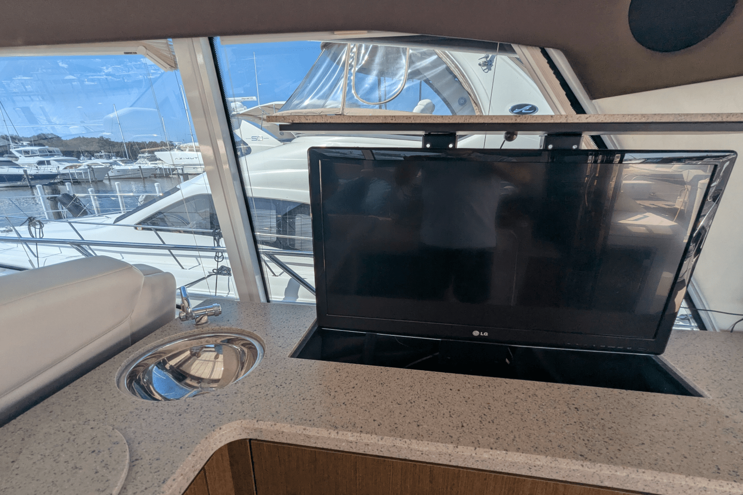 2013 Cruisers Yachts CANTIUS 48 Image Thumbnail #27