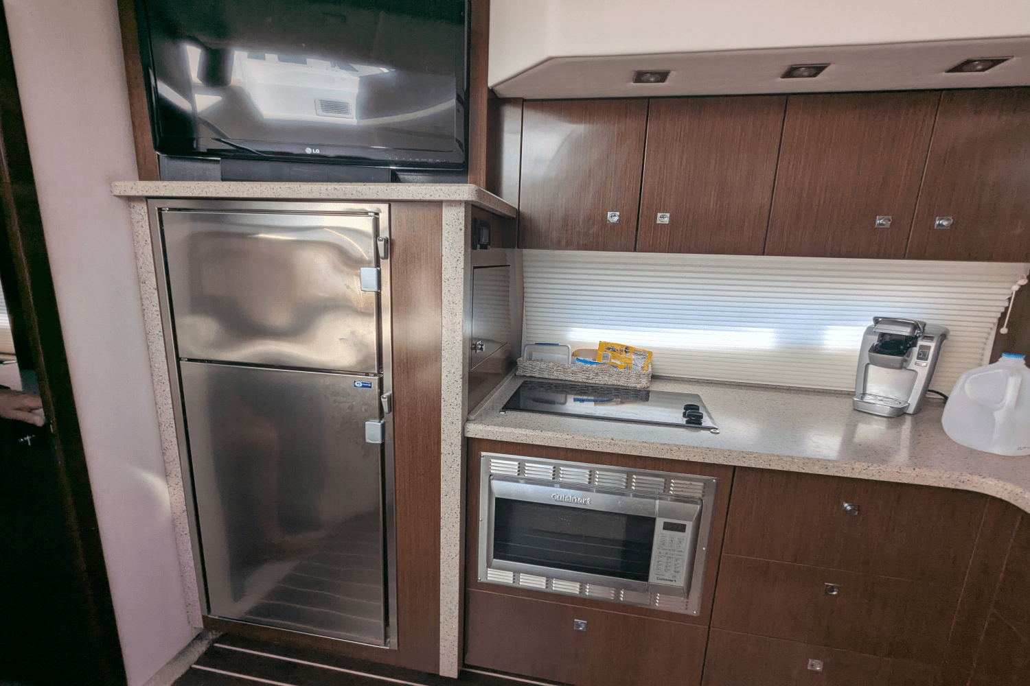 2013 Cruisers Yachts CANTIUS 48 Image Thumbnail #24