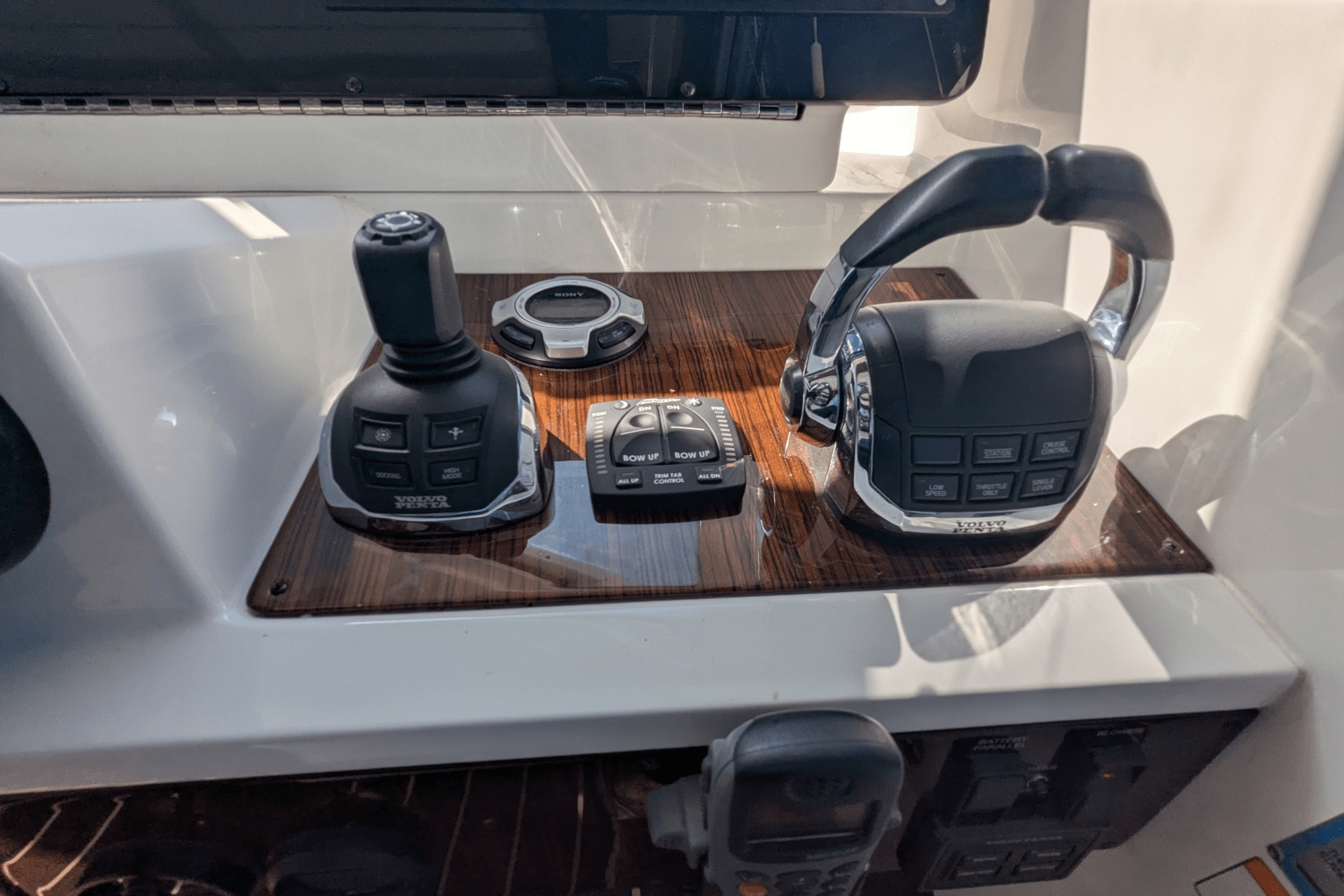 2013 Cruisers Yachts CANTIUS 48 Image Thumbnail #17