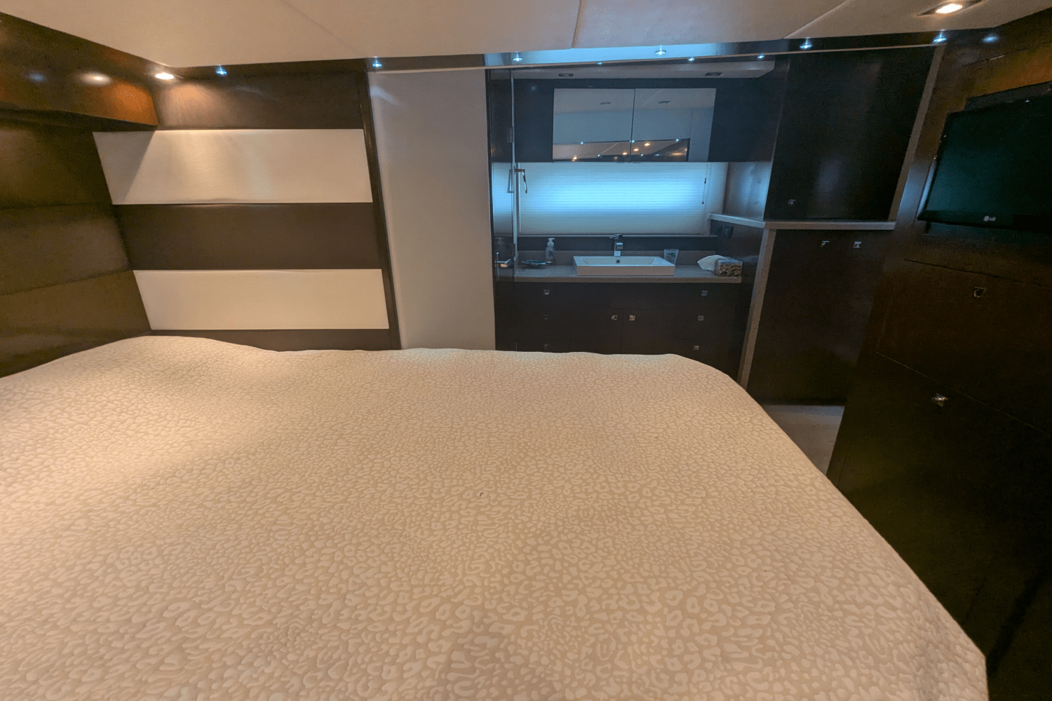2013 Cruisers Yachts CANTIUS 48 Image Thumbnail #43