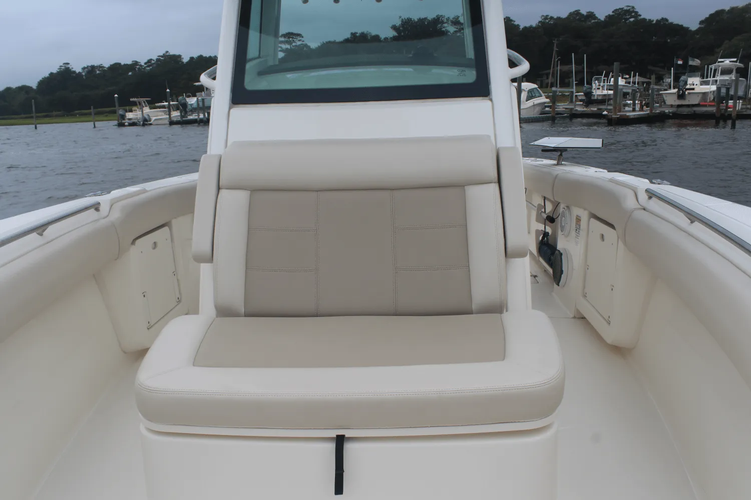 2020 Boston Whaler 250 OUTRAGE Image Thumbnail #17
