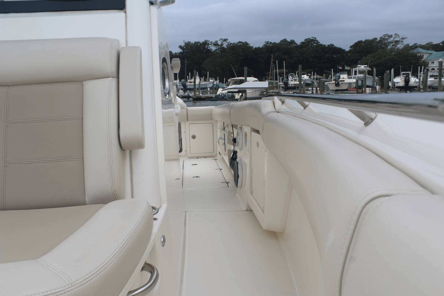 2020 Boston Whaler 250 OUTRAGE Image Thumbnail #19