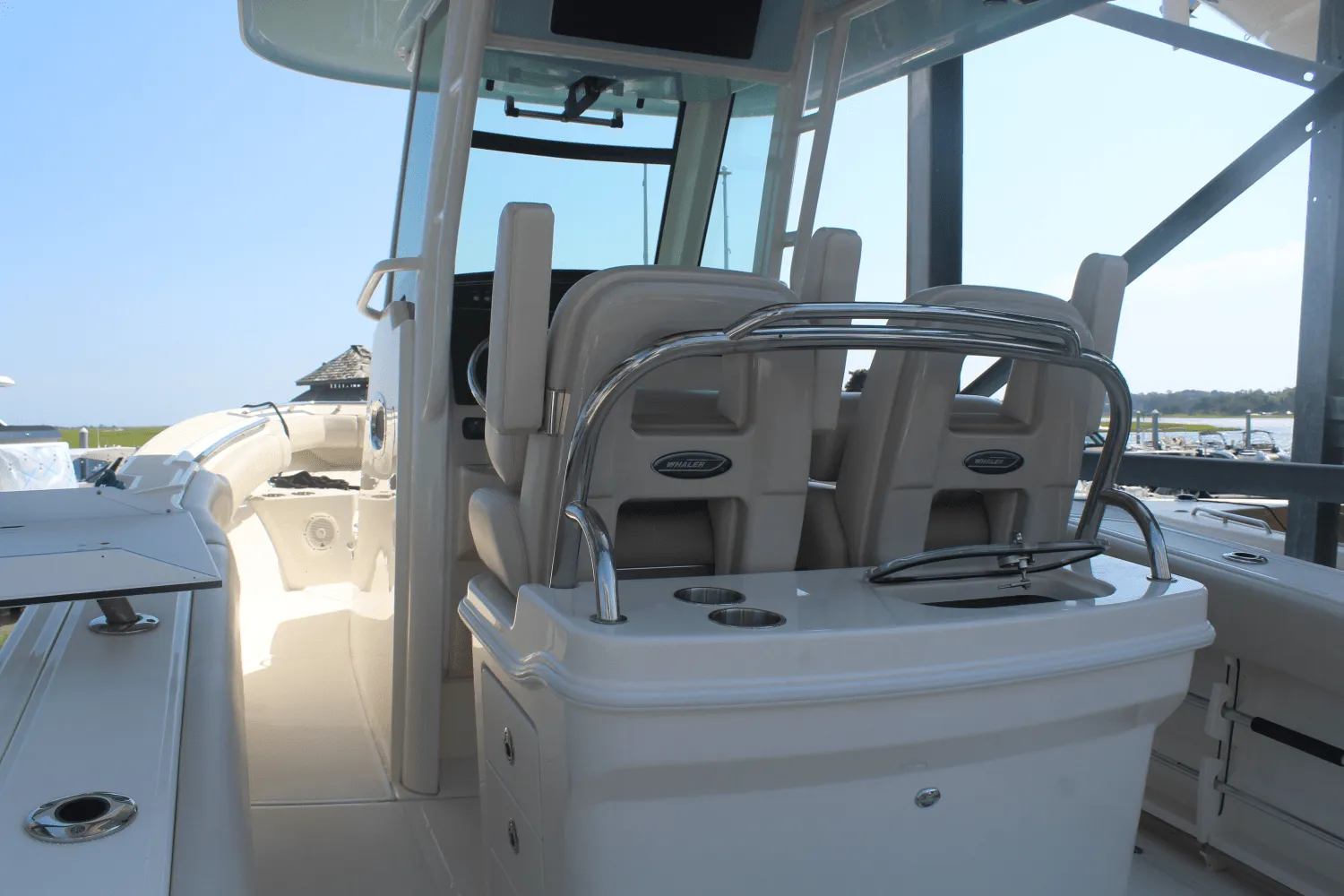 2020 Boston Whaler 250 OUTRAGE Image Thumbnail #25
