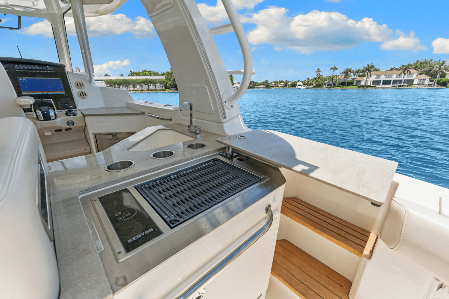 2021 Boston Whaler 350 REALM Image Thumbnail #37