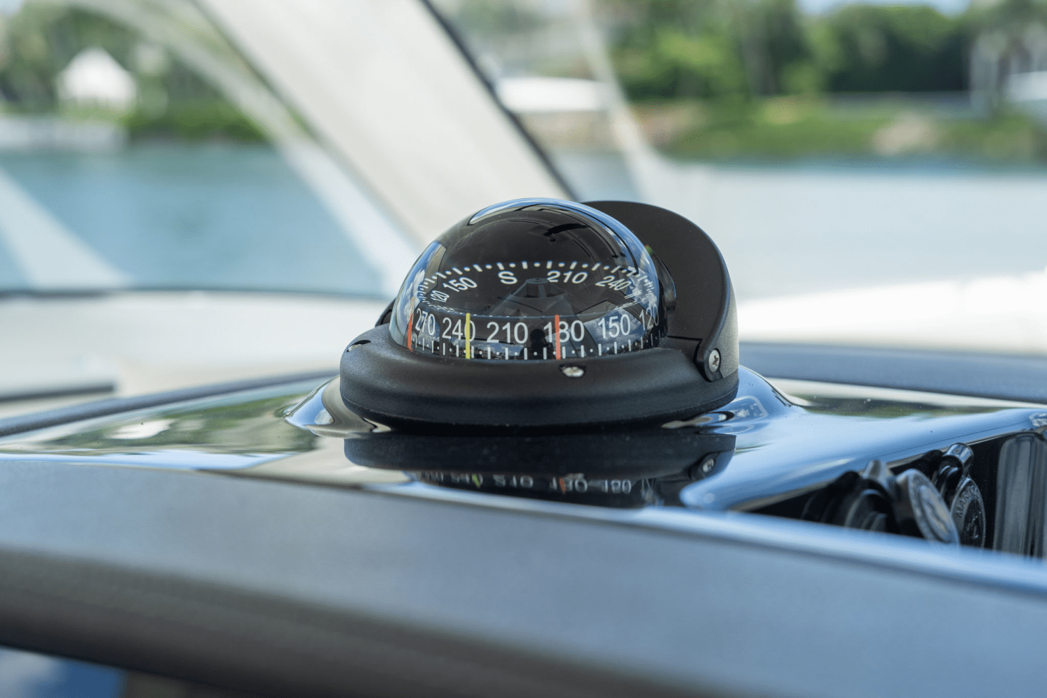 2021 Boston Whaler 350 REALM Image Thumbnail #32