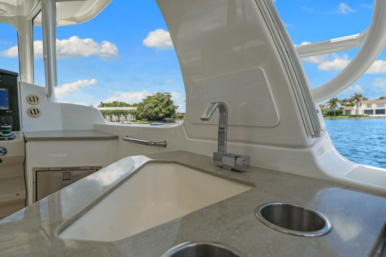 2021 Boston Whaler 350 REALM Image Thumbnail #41