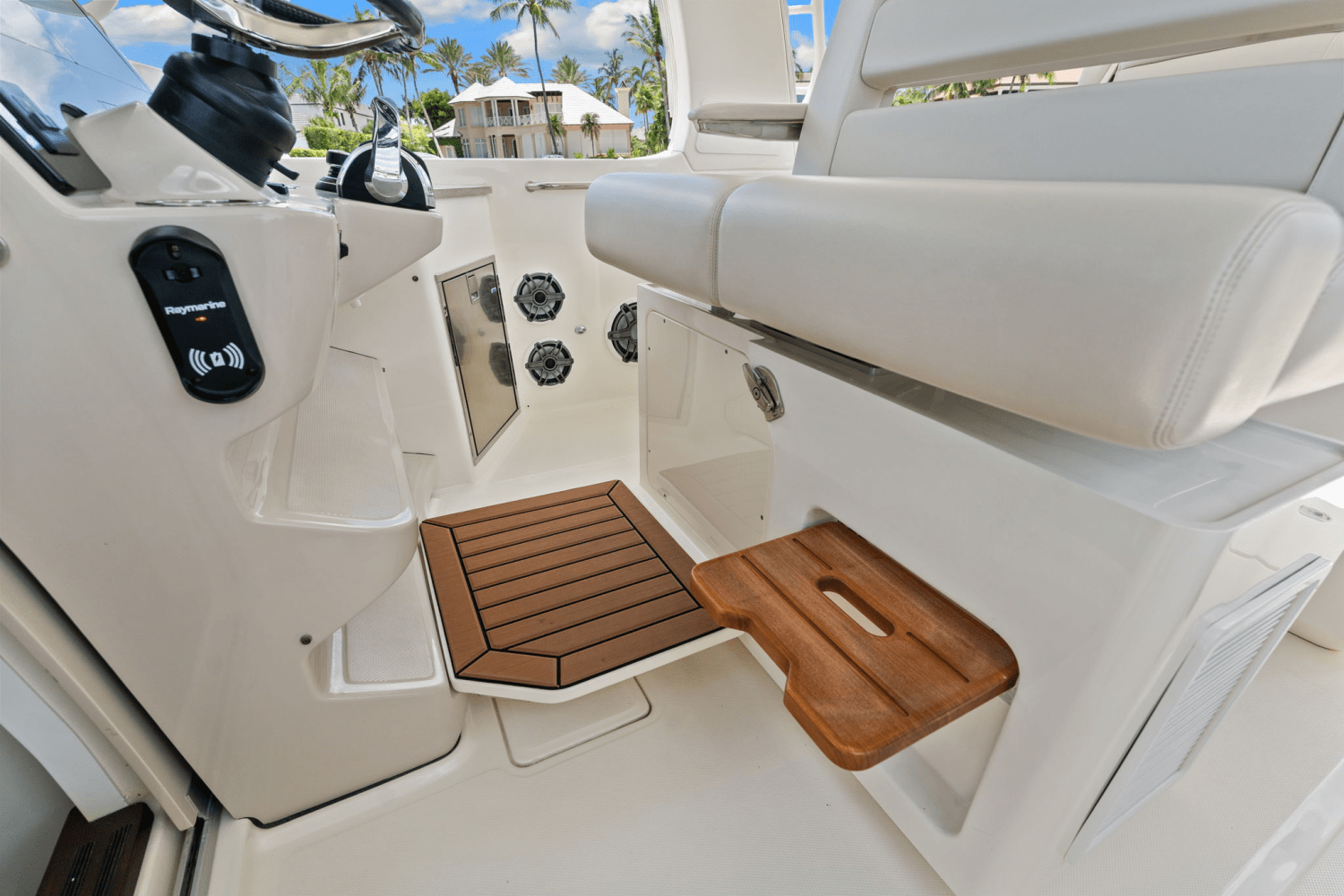 2021 Boston Whaler 350 REALM Image Thumbnail #27