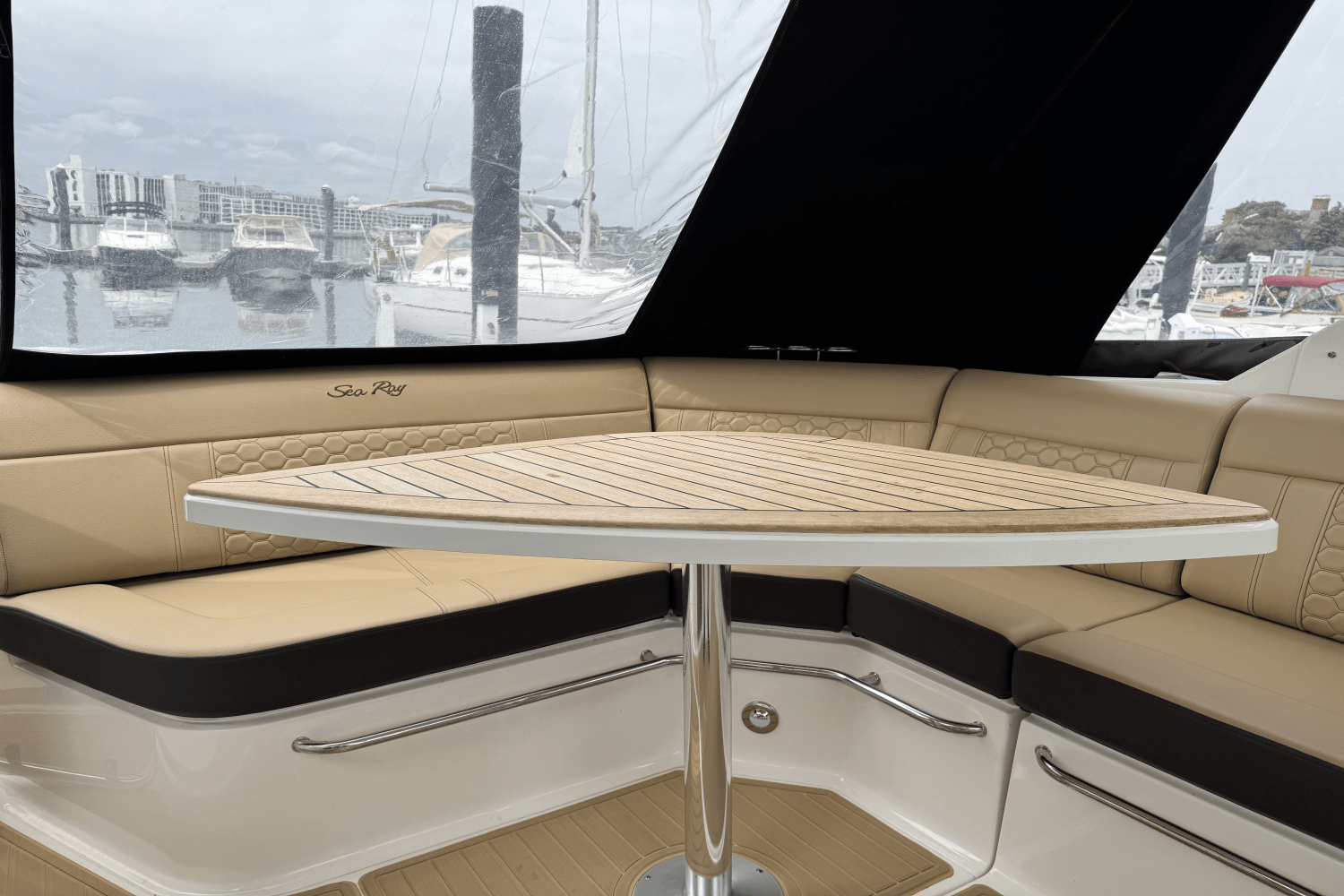 2023 Sea Ray 320 SUNDANCER Image Thumbnail #8