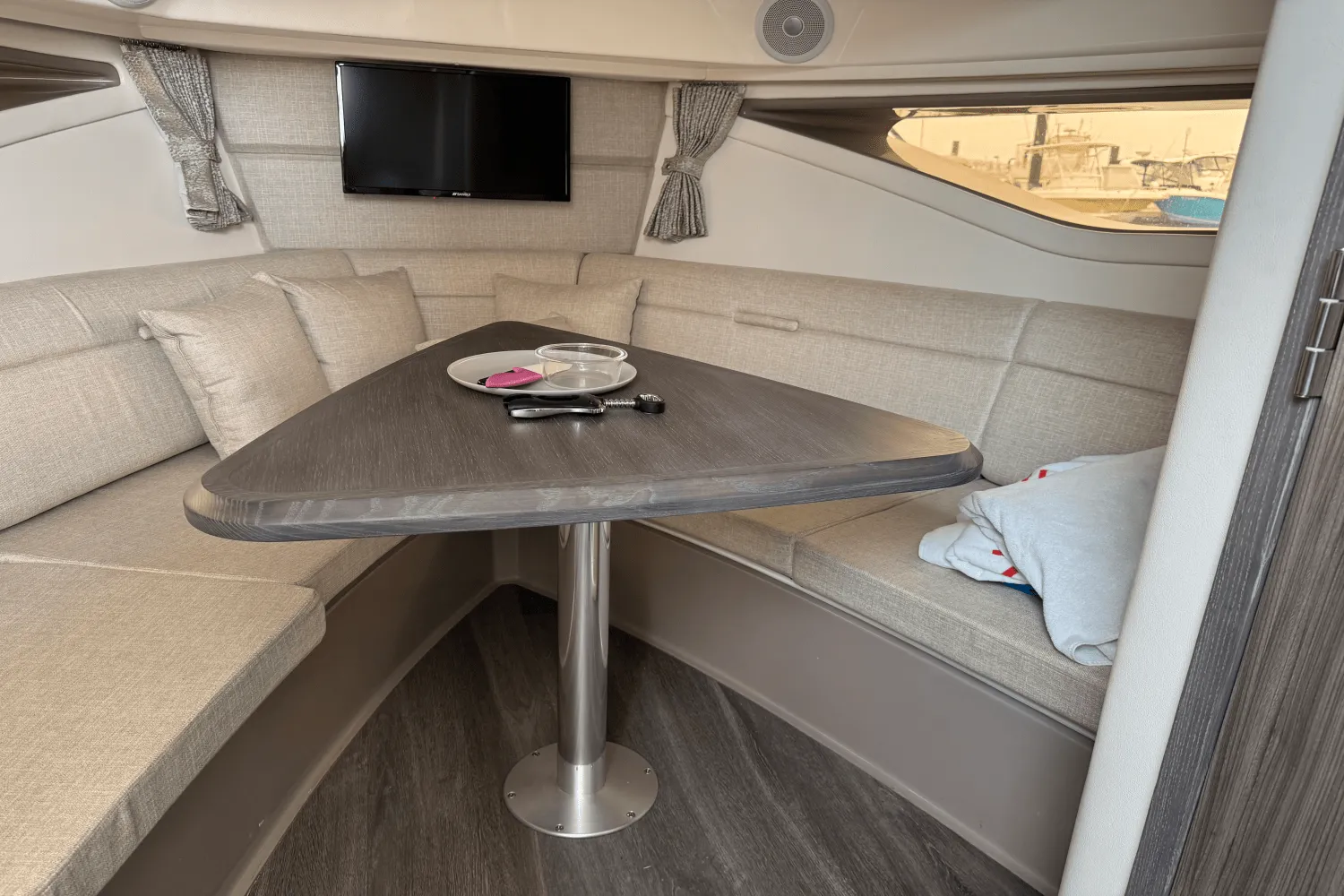 2023 Sea Ray 320 SUNDANCER OUTBOARD Image Thumbnail #14