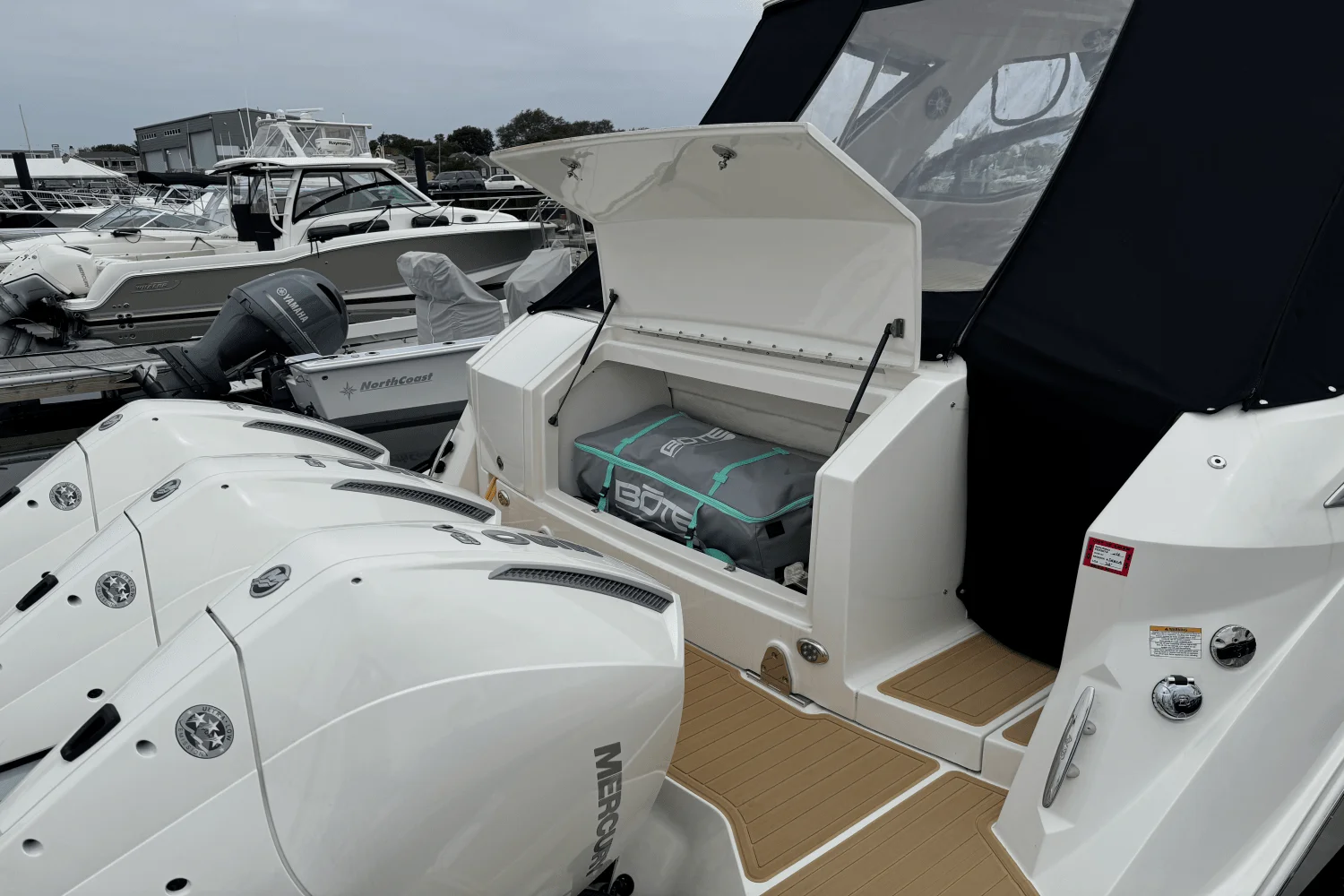 2023 Sea Ray 320 SUNDANCER OUTBOARD Image Thumbnail #19