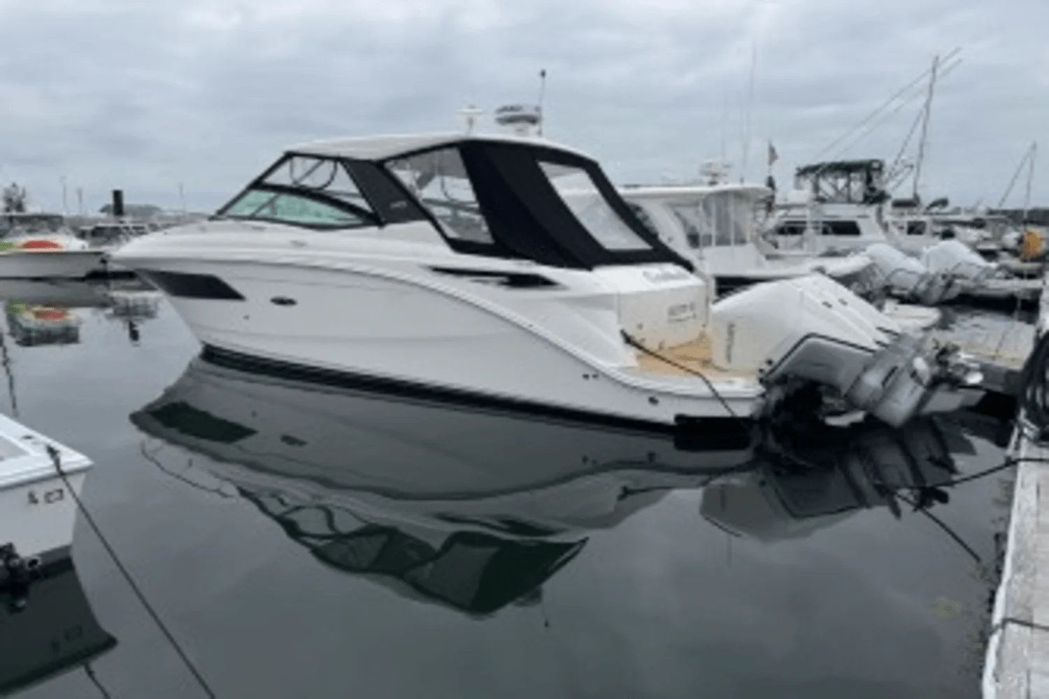 2023 Sea Ray 320 SUNDANCER OUTBOARD Image Thumbnail #4