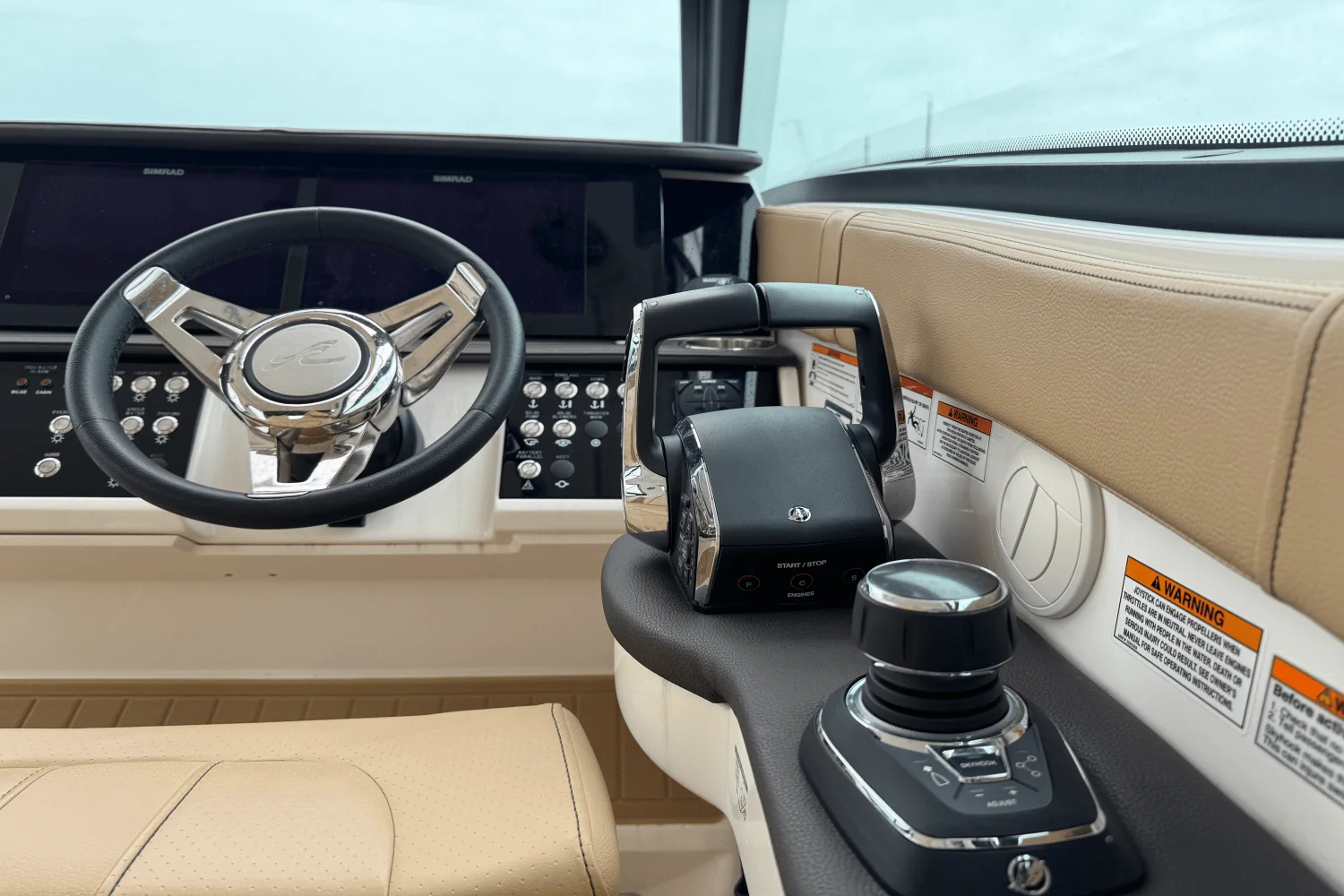 2023 Sea Ray 320 SUNDANCER OUTBOARD Image Thumbnail #6