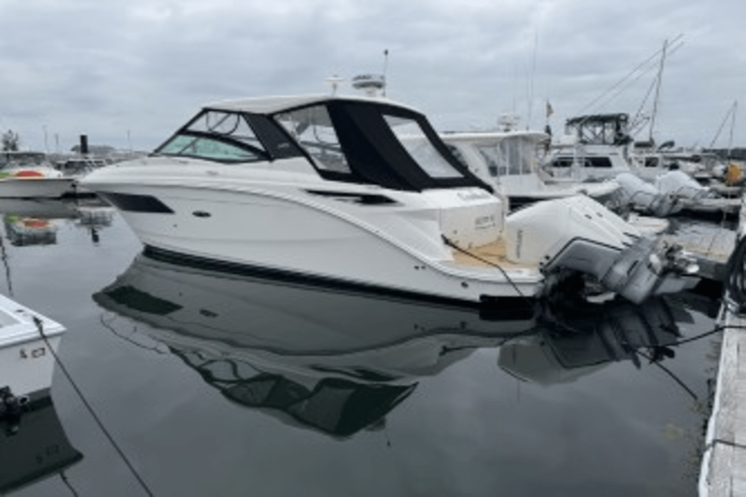2023 Sea Ray 320 SUNDANCER Image Thumbnail #3