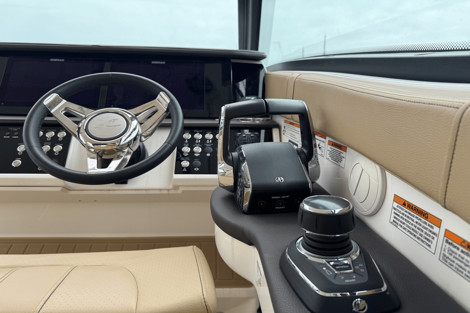 2023 Sea Ray 320 SUNDANCER Image Thumbnail #6