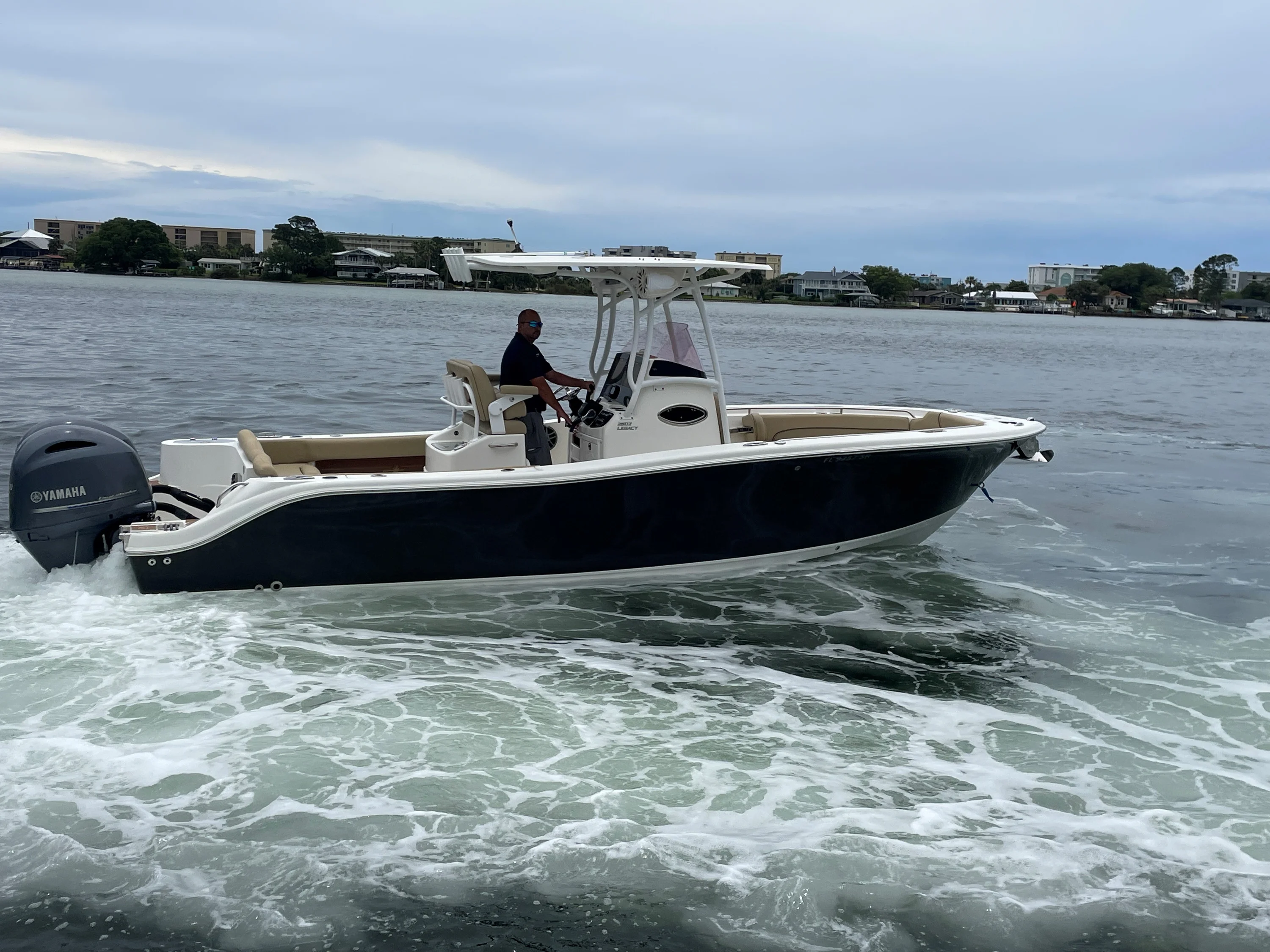 2019 NauticStar 2602 LEGACY Image Thumbnail #0