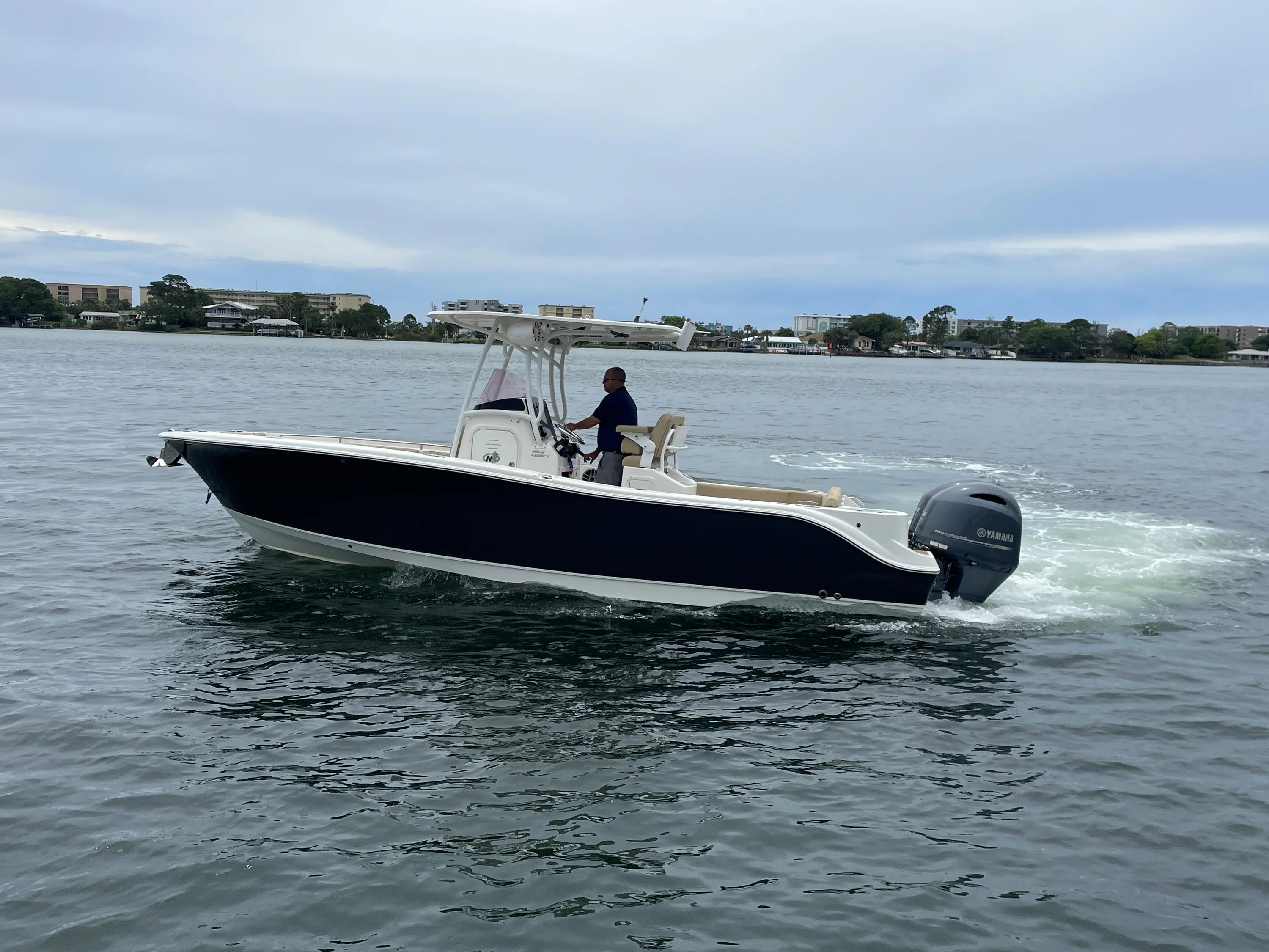 2019 NauticStar 2602 LEGACY Image Thumbnail #3