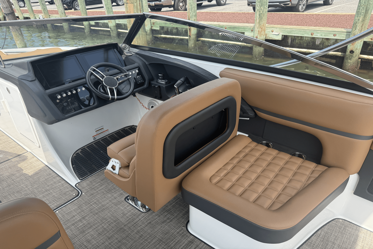 2023 Cobalt 30SC Outboard Image Thumbnail #17