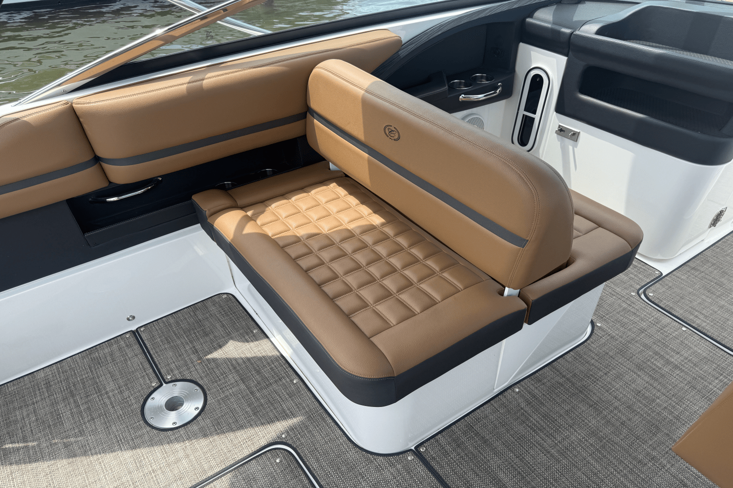 2023 Cobalt 30SC Outboard Image Thumbnail #15