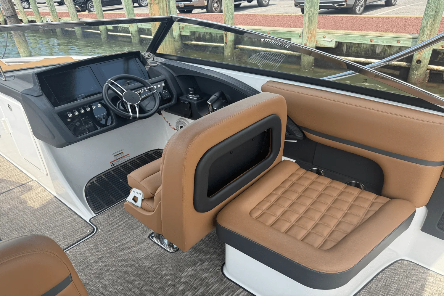 2023 Cobalt 30SC Outboard Image Thumbnail #18