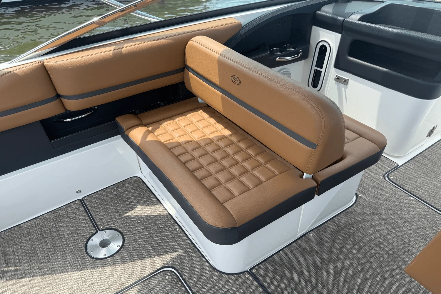 2023 Cobalt 30SC Outboard Image Thumbnail #16