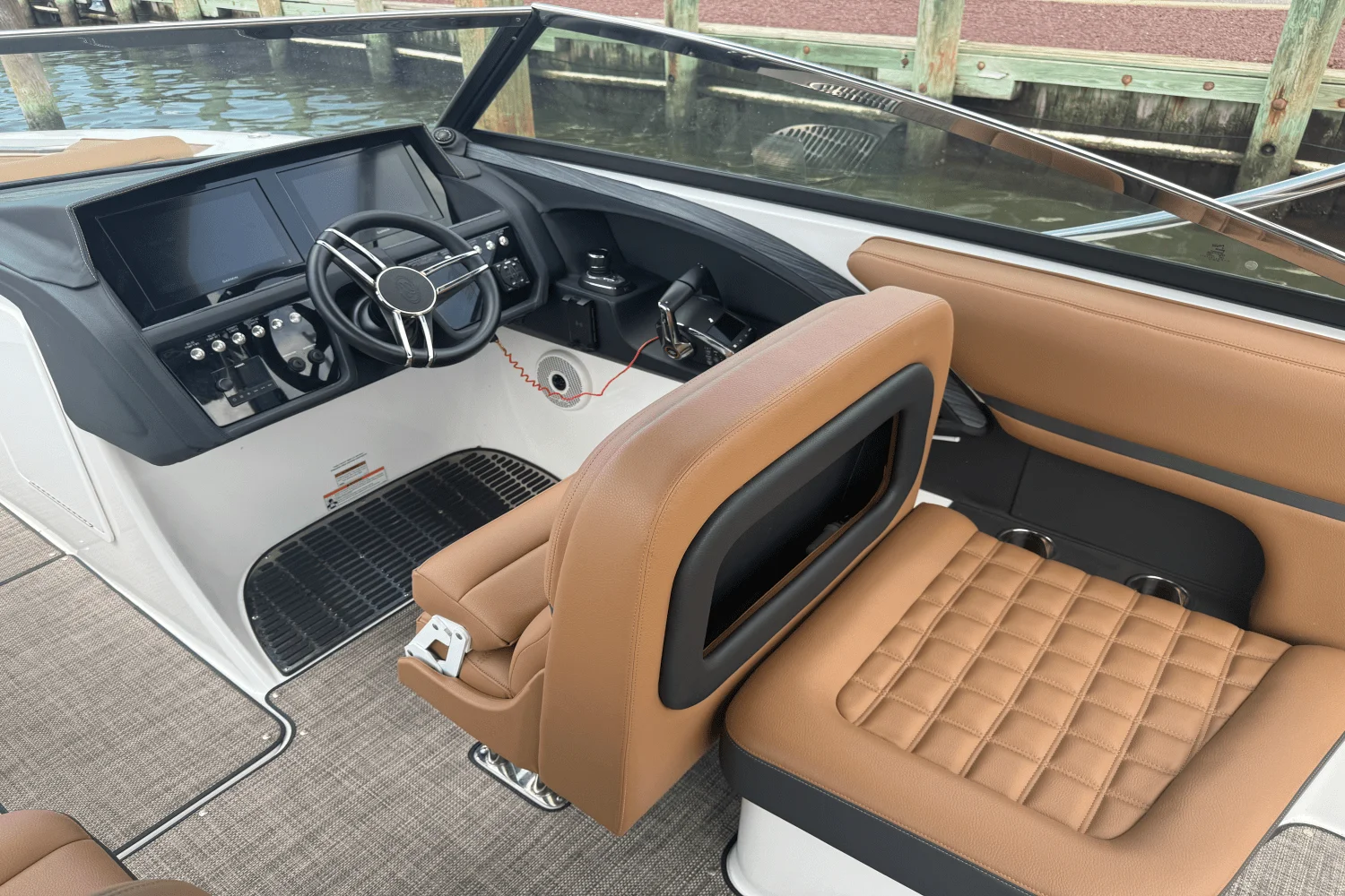 2023 Cobalt 30SC Outboard Image Thumbnail #19