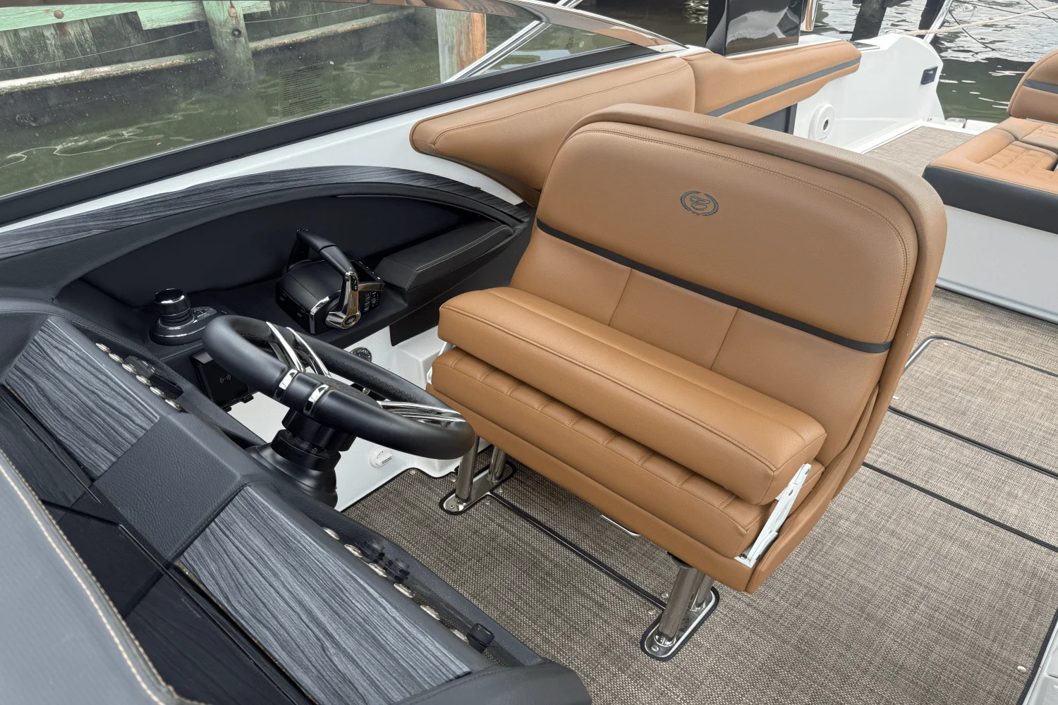 2023 Cobalt 30SC Outboard Image Thumbnail #20