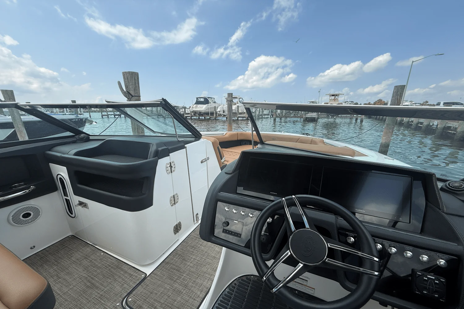 2023 Cobalt 30SC Outboard Image Thumbnail #22