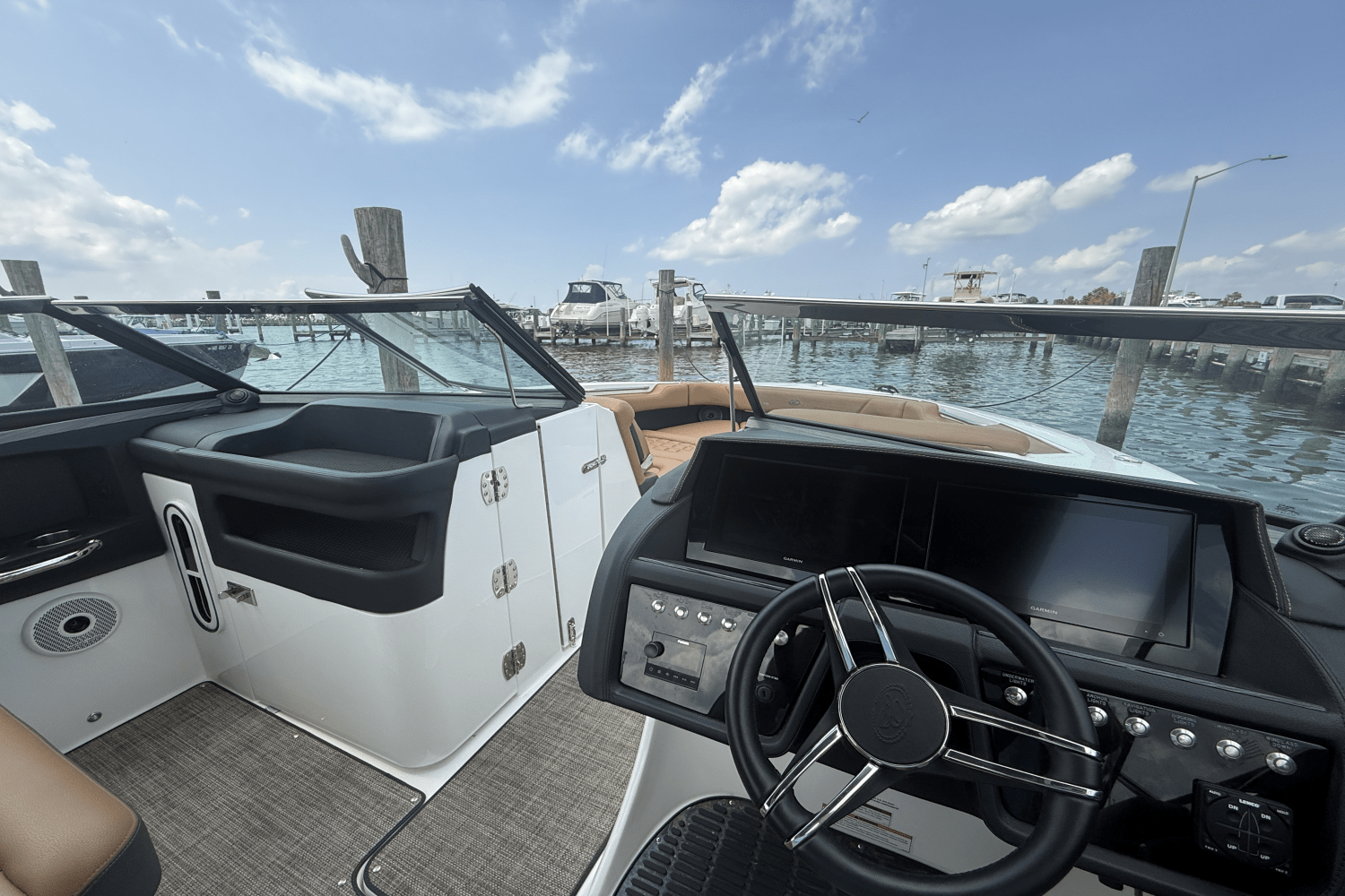 2023 Cobalt 30SC Outboard Image Thumbnail #21