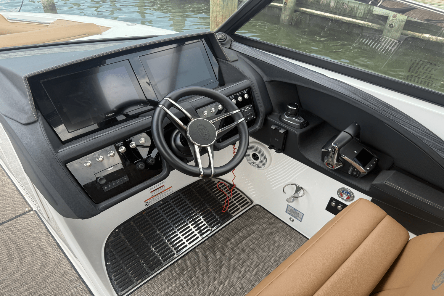2023 Cobalt 30SC Outboard Image Thumbnail #20
