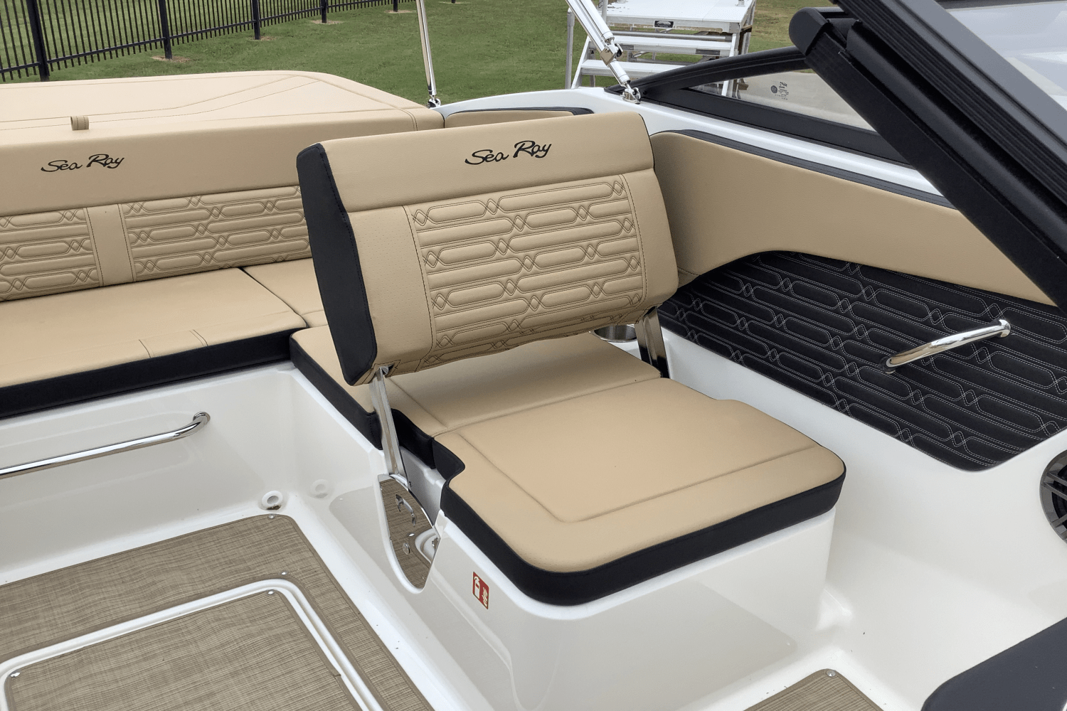 2025 Sea Ray SPX 190 Image Thumbnail #15