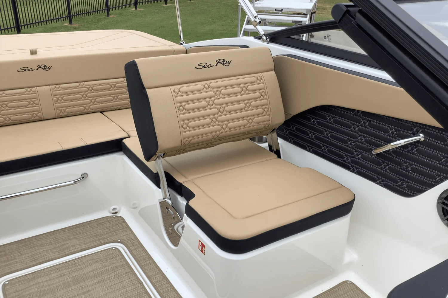 2025 Sea Ray SPX 190 Image Thumbnail #15