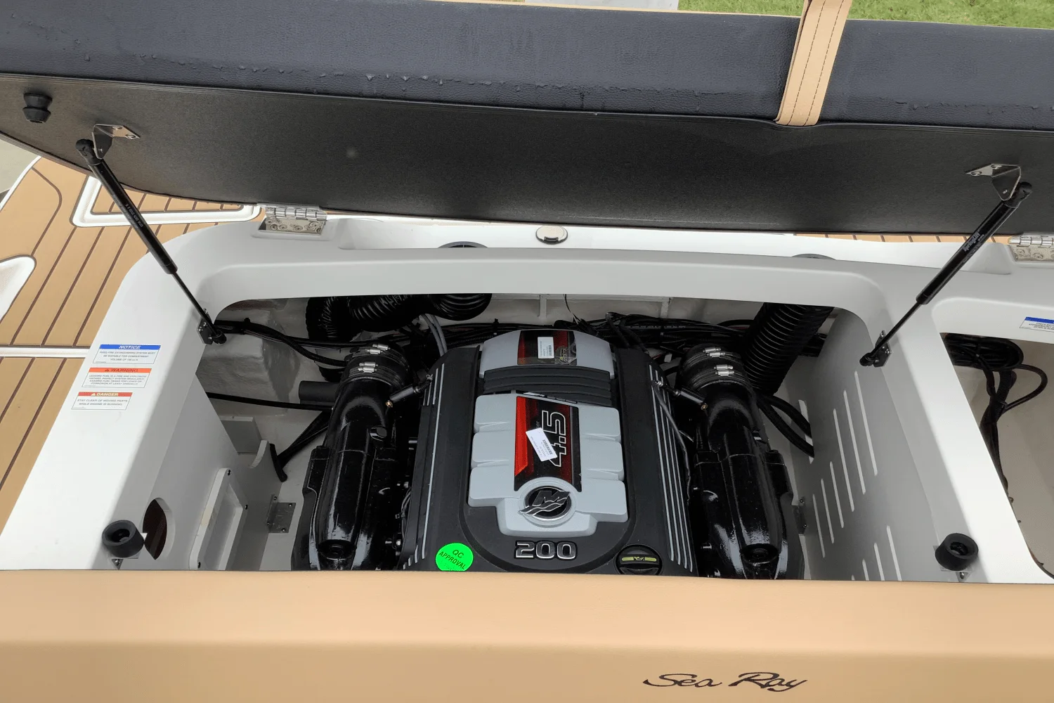 2025 Sea Ray SPX 190 Image Thumbnail #10