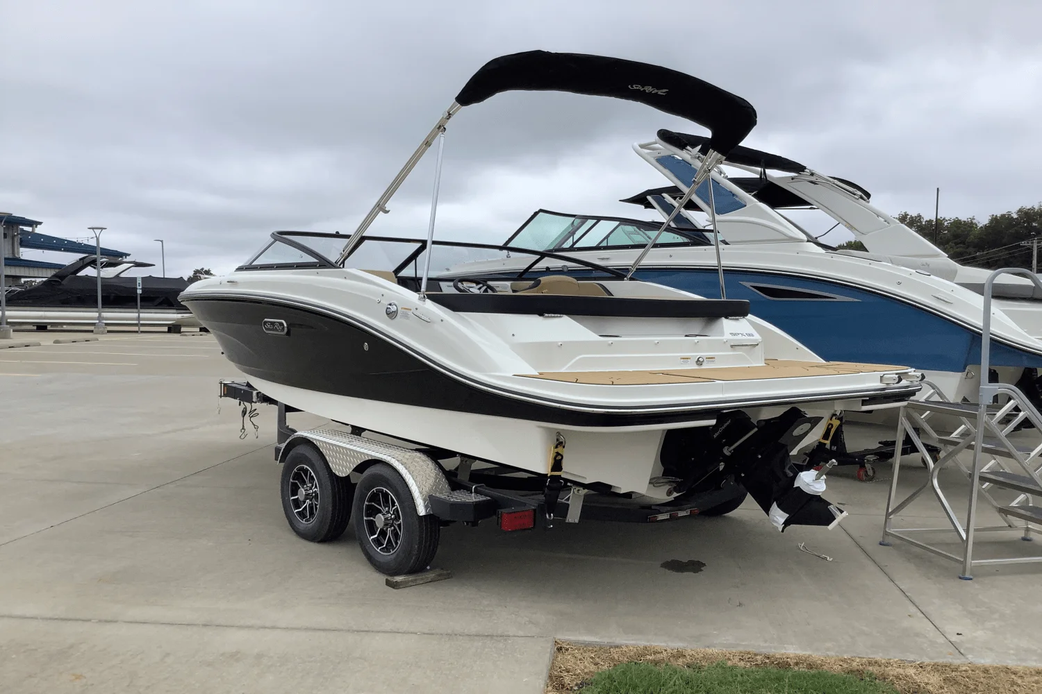 2025 Sea Ray SPX 190 Image Thumbnail #3