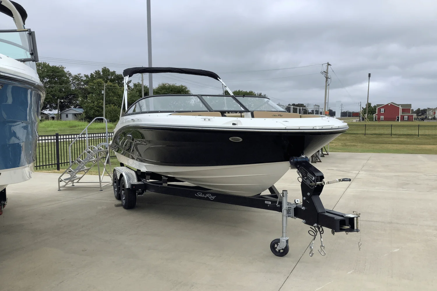 2025 Sea Ray SPX 190 Image Thumbnail #2