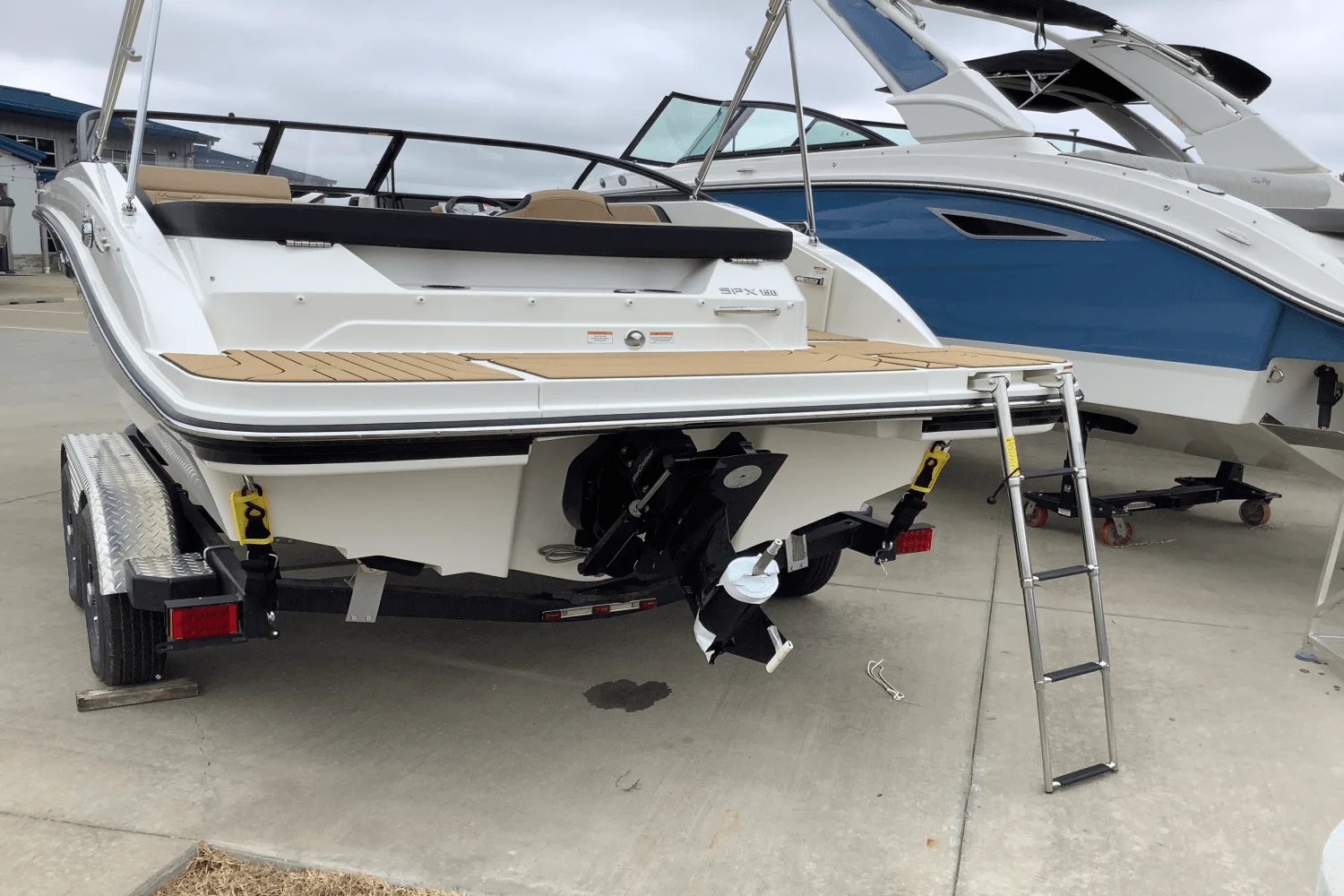 2025 Sea Ray SPX 190 Image Thumbnail #7