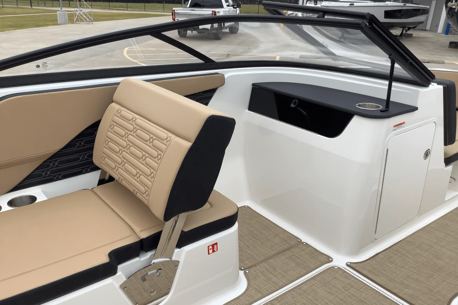 2025 Sea Ray SPX 190 Image Thumbnail #13