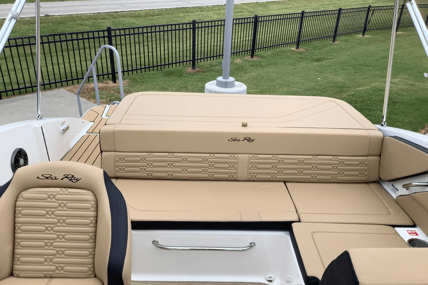 2025 Sea Ray SPX 190 Image Thumbnail #11