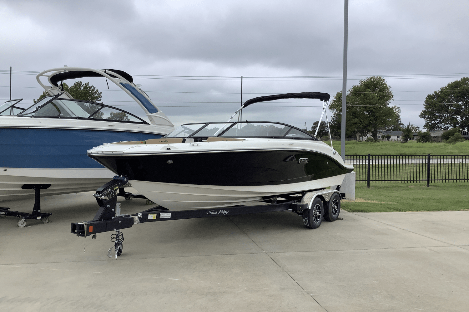 2025 Sea Ray SPX 190 Image Thumbnail #2