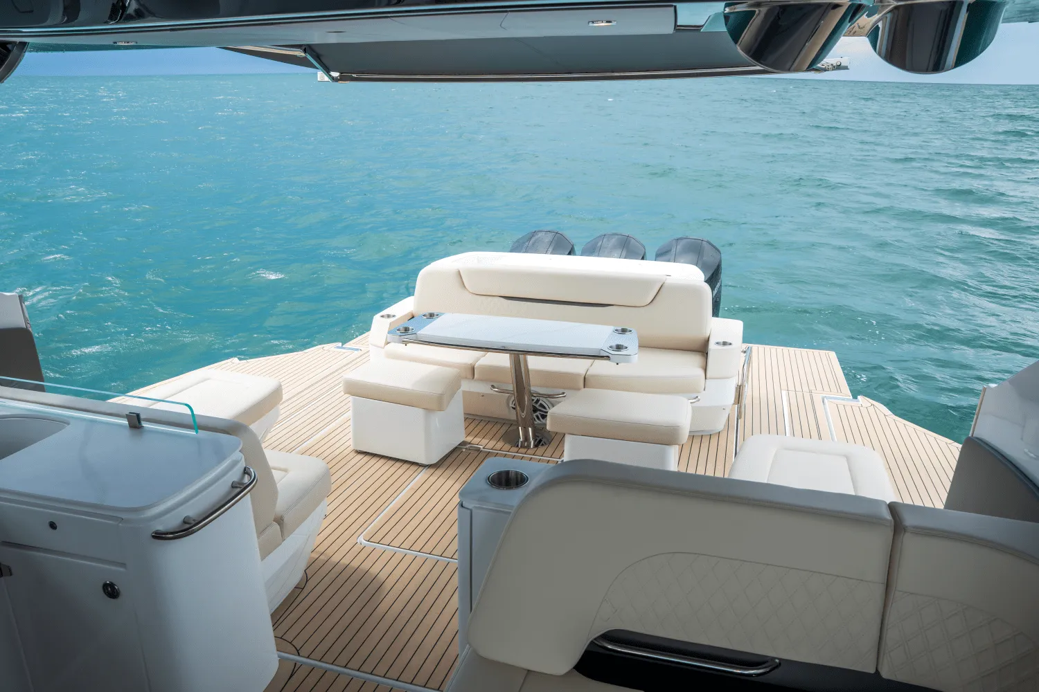 2026 Cruisers Yachts 50GLS OB Image Thumbnail #18