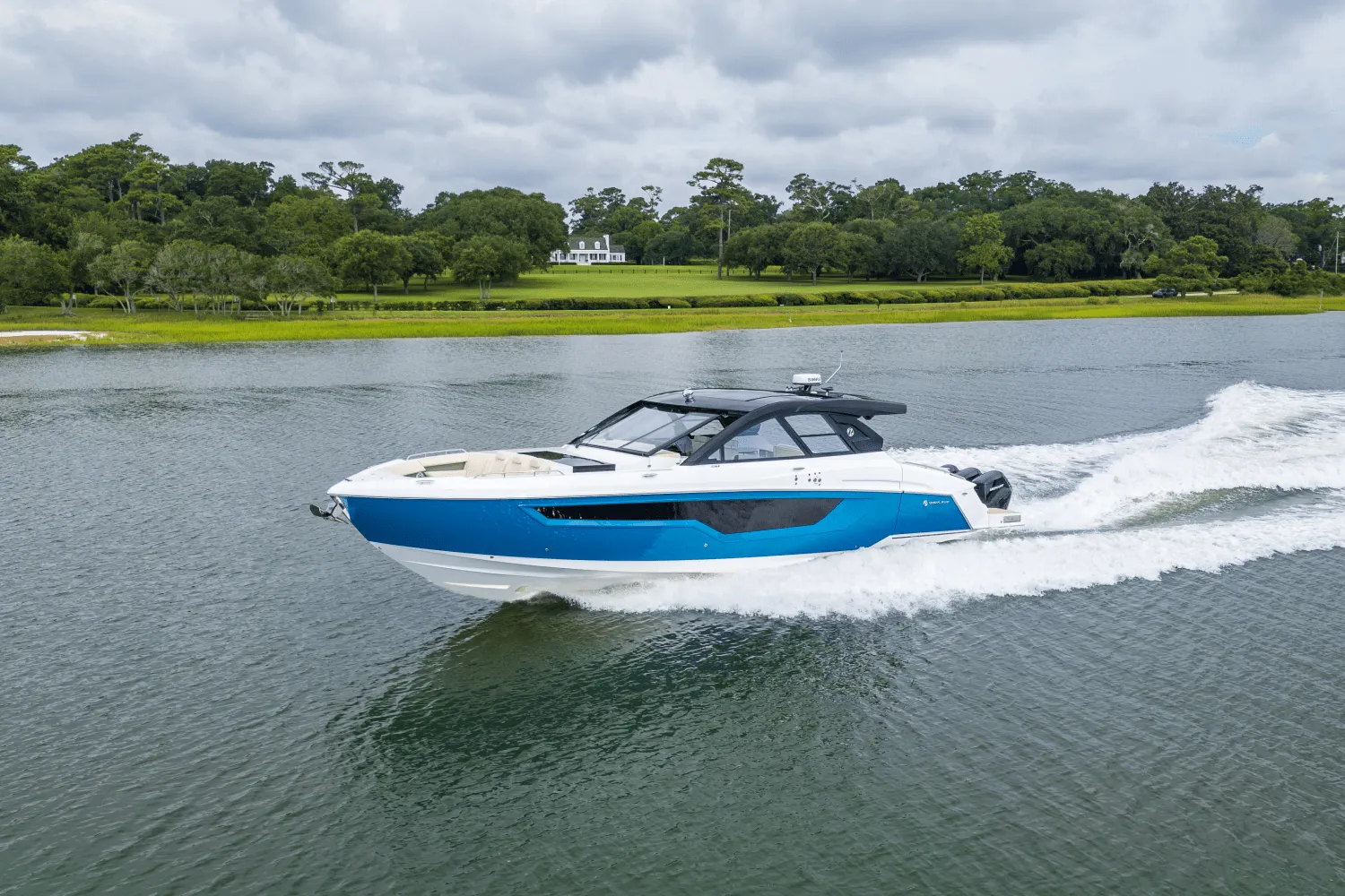 2026 Cruisers Yachts 50GLS OB Image Thumbnail #4