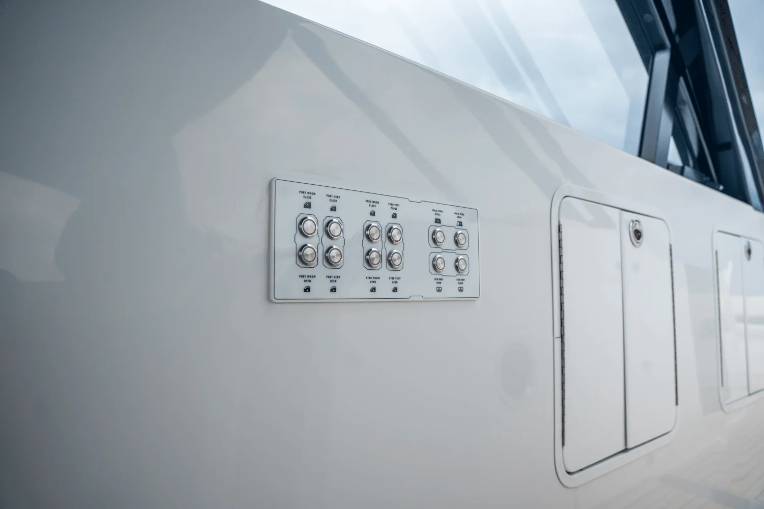 2026 Cruisers Yachts 50GLS OB Image Thumbnail #54