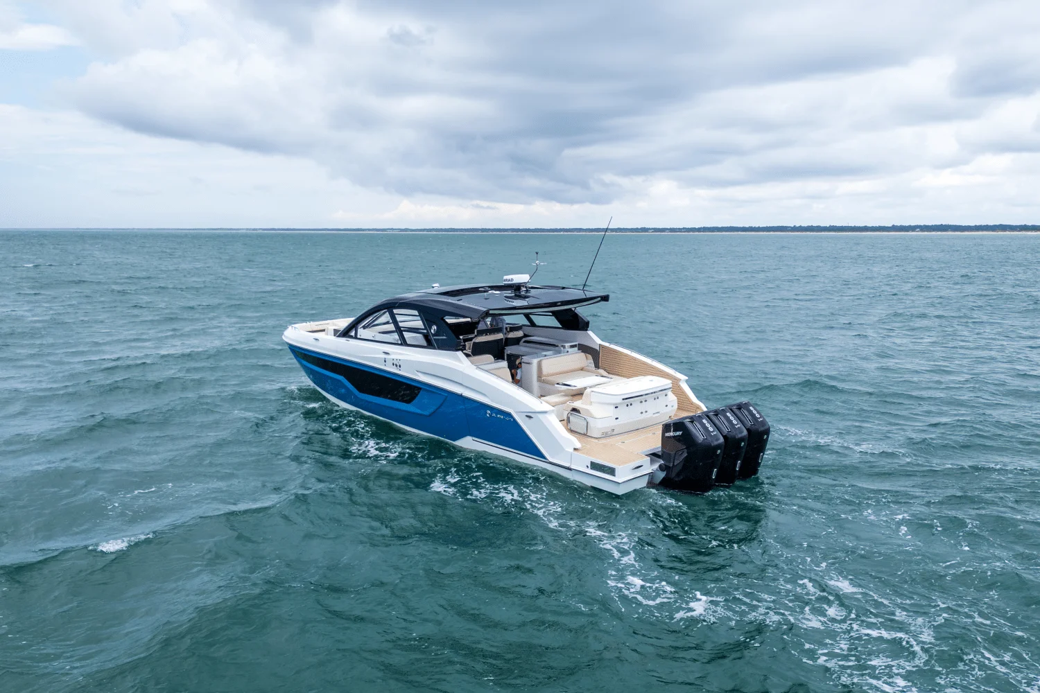 2026 Cruisers Yachts 50GLS OB Image Thumbnail #10