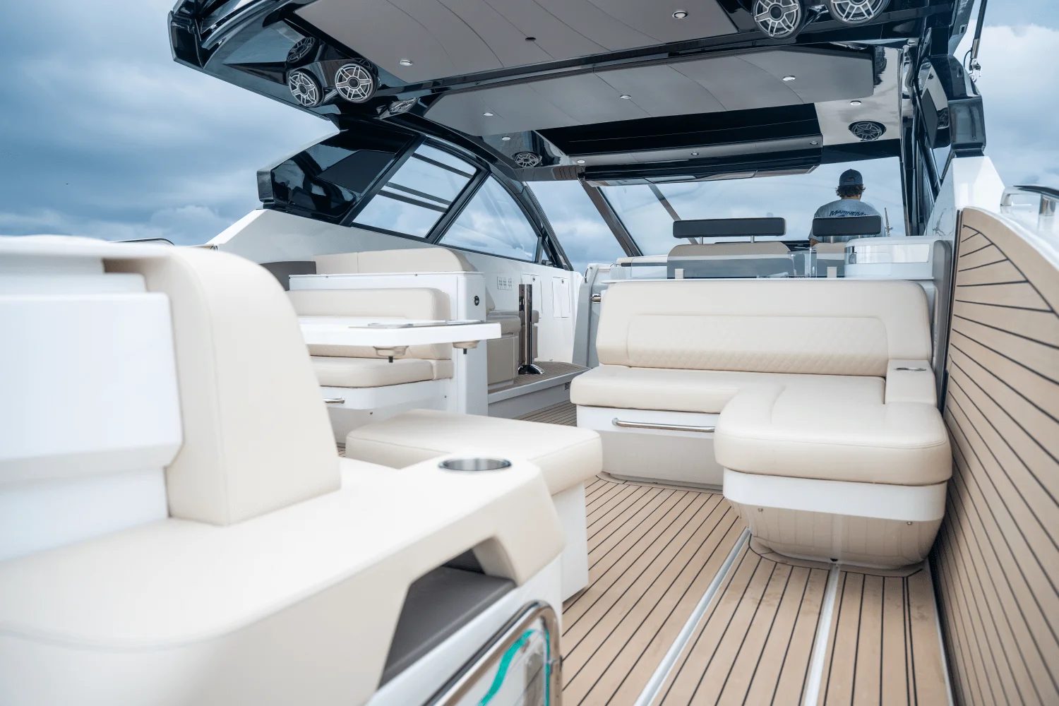 2026 Cruisers Yachts 50GLS OB Image Thumbnail #26