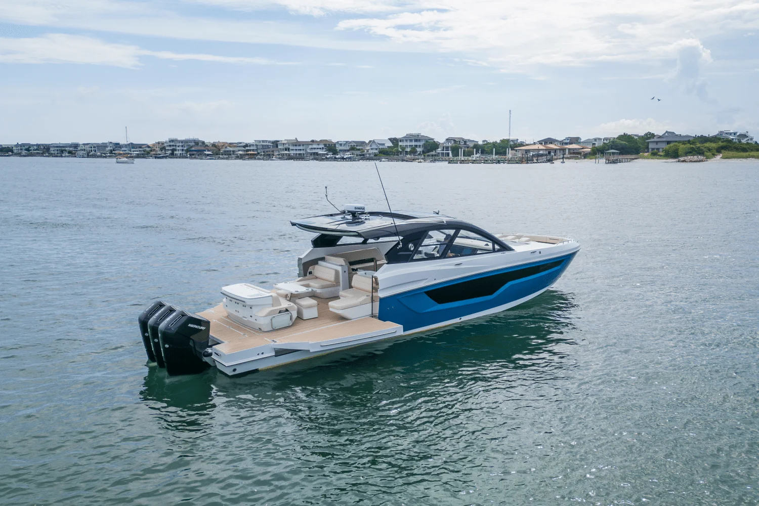 2026 Cruisers Yachts 50GLS OB Image Thumbnail #9