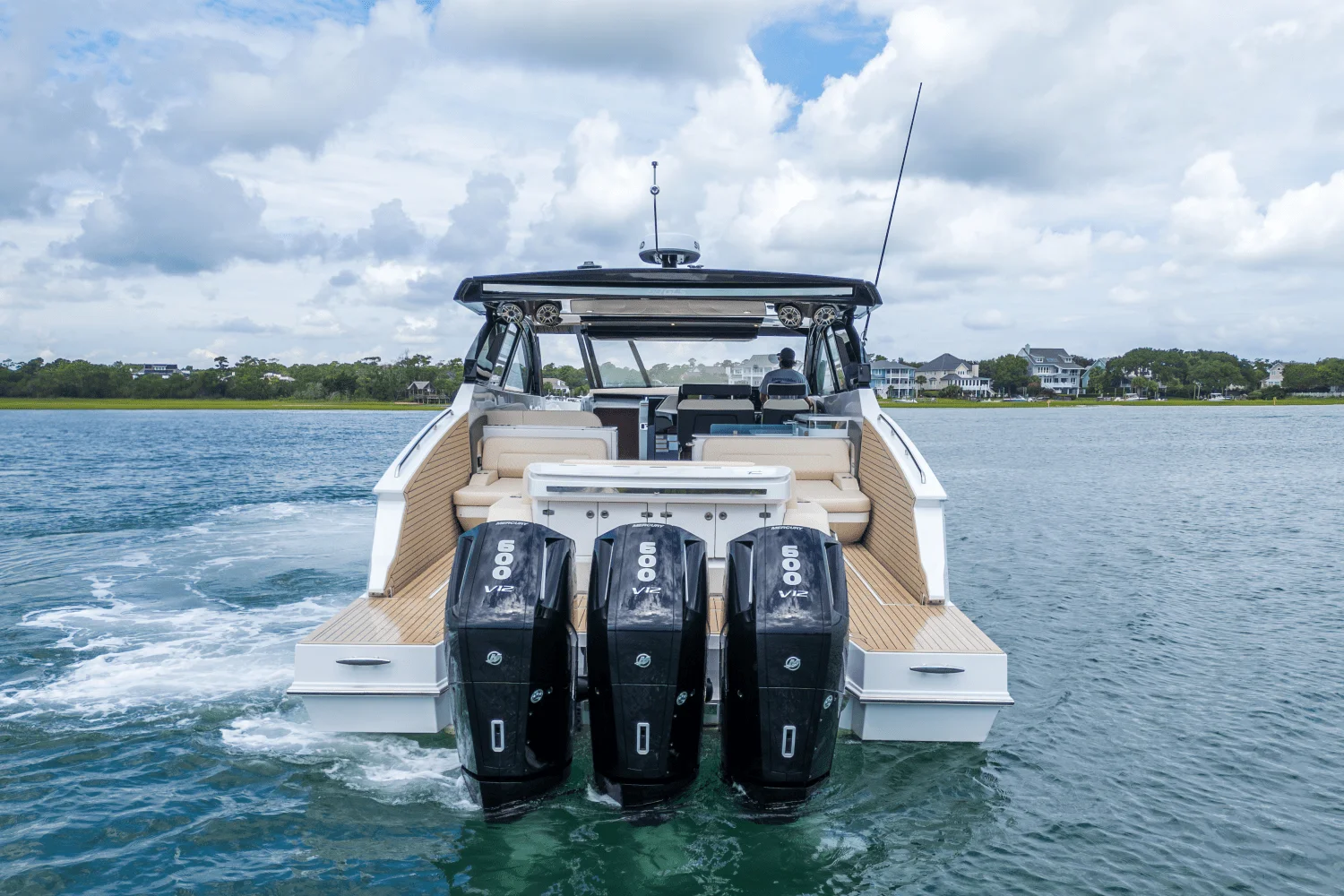 2026 Cruisers Yachts 50 GLS Outboard Image Thumbnail #12