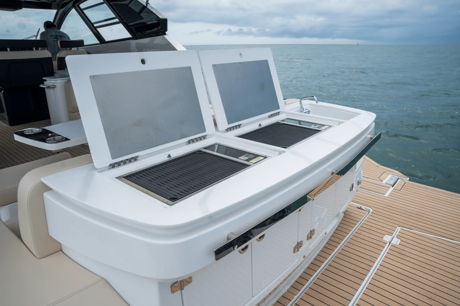 2026 Cruisers Yachts 50GLS OB Image Thumbnail #19