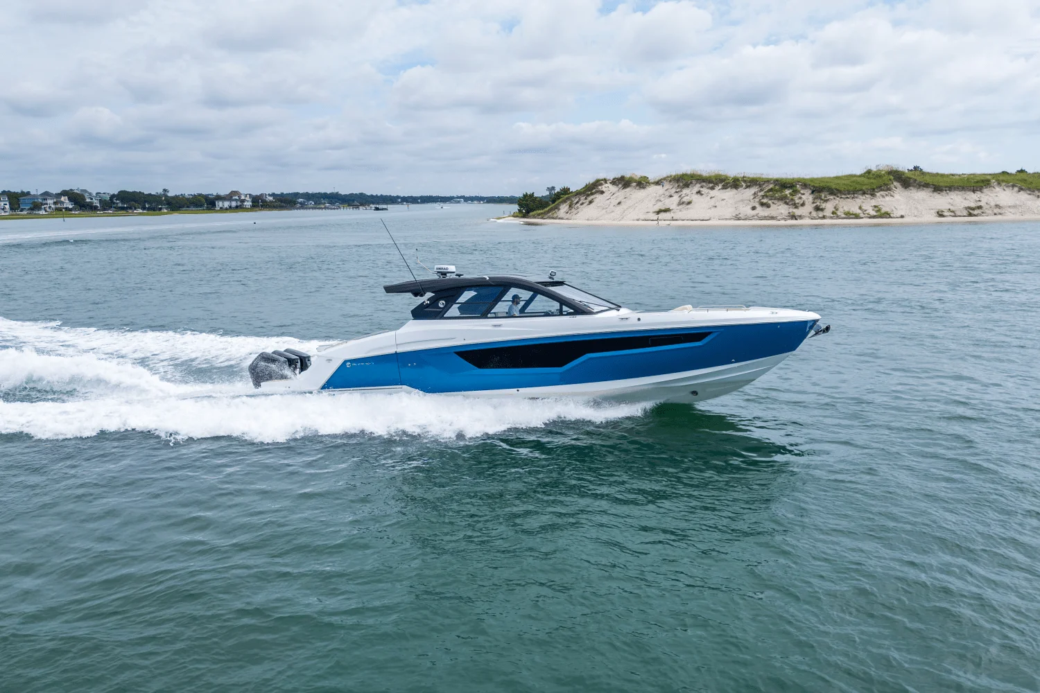 2026 Cruisers Yachts 50GLS OB Image Thumbnail #0