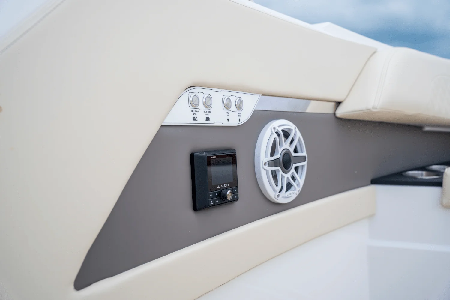 2026 Cruisers Yachts 50GLS OB Image Thumbnail #55