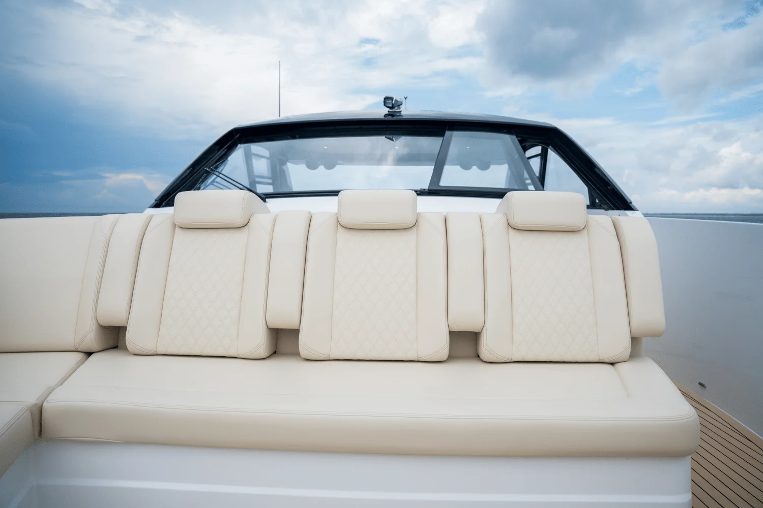 2026 Cruisers Yachts 50GLS OB Image Thumbnail #60